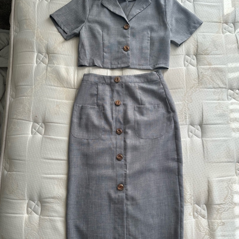 Chic Gray Button-Down Skirt Suit - image 7